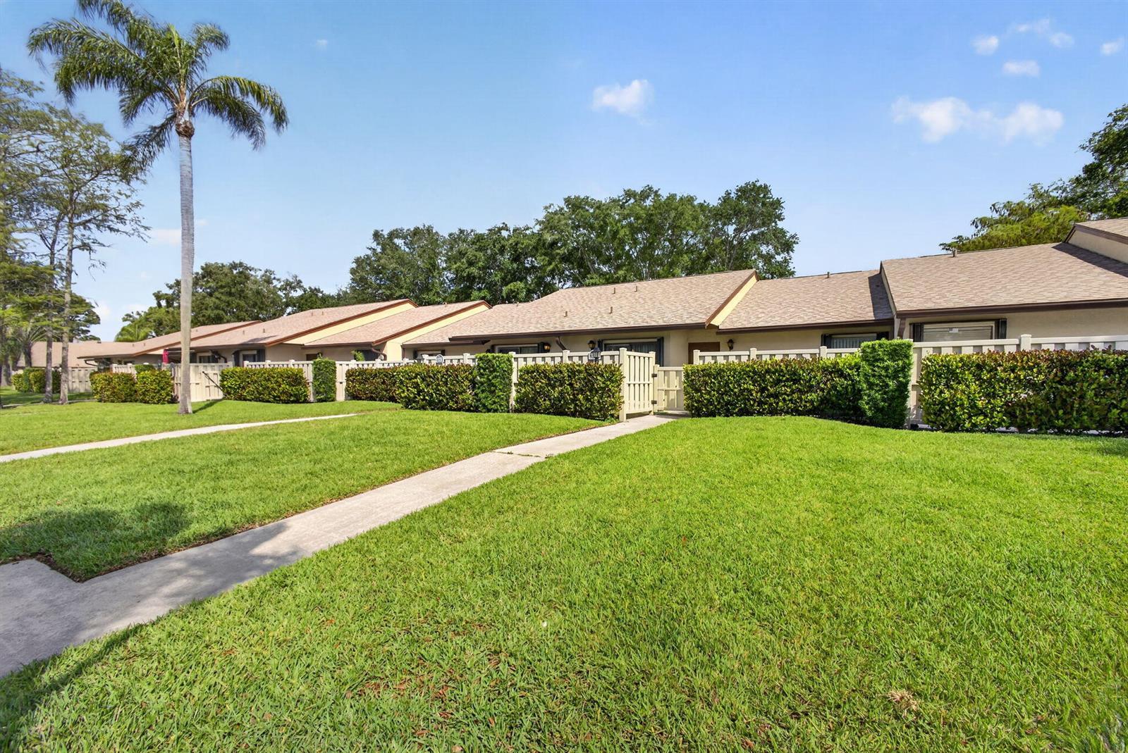 1025 Green Pine Boulevard # F, West Palm Beach FL 33409 photo 3
