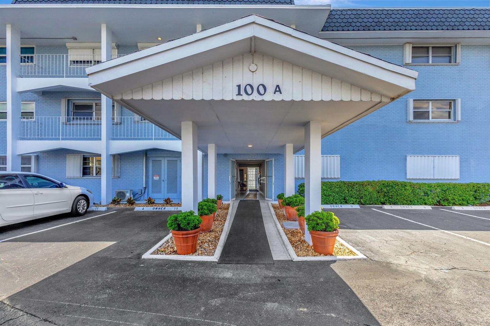100 Shore Court # 304, North Palm Beach FL 33408
