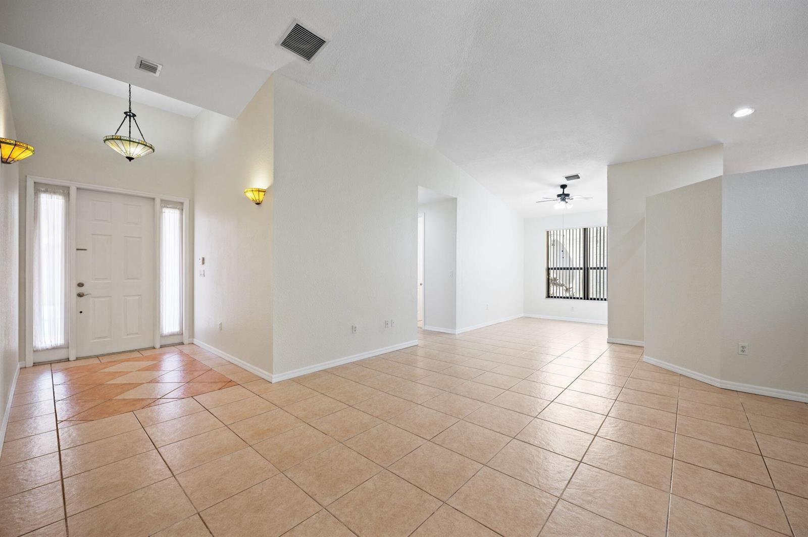 7039 Golf Pointe Circle, Tamarac FL 33321 photo 4