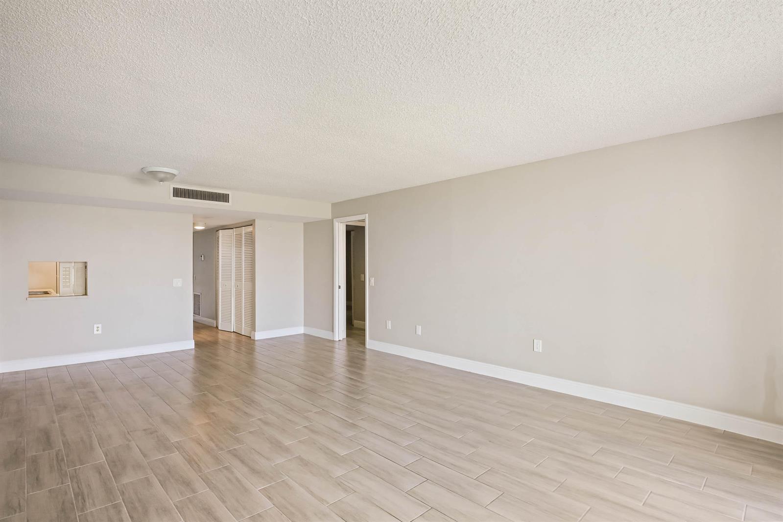 4254 Deste Court # 208, Lake Worth FL 33467 photo 4