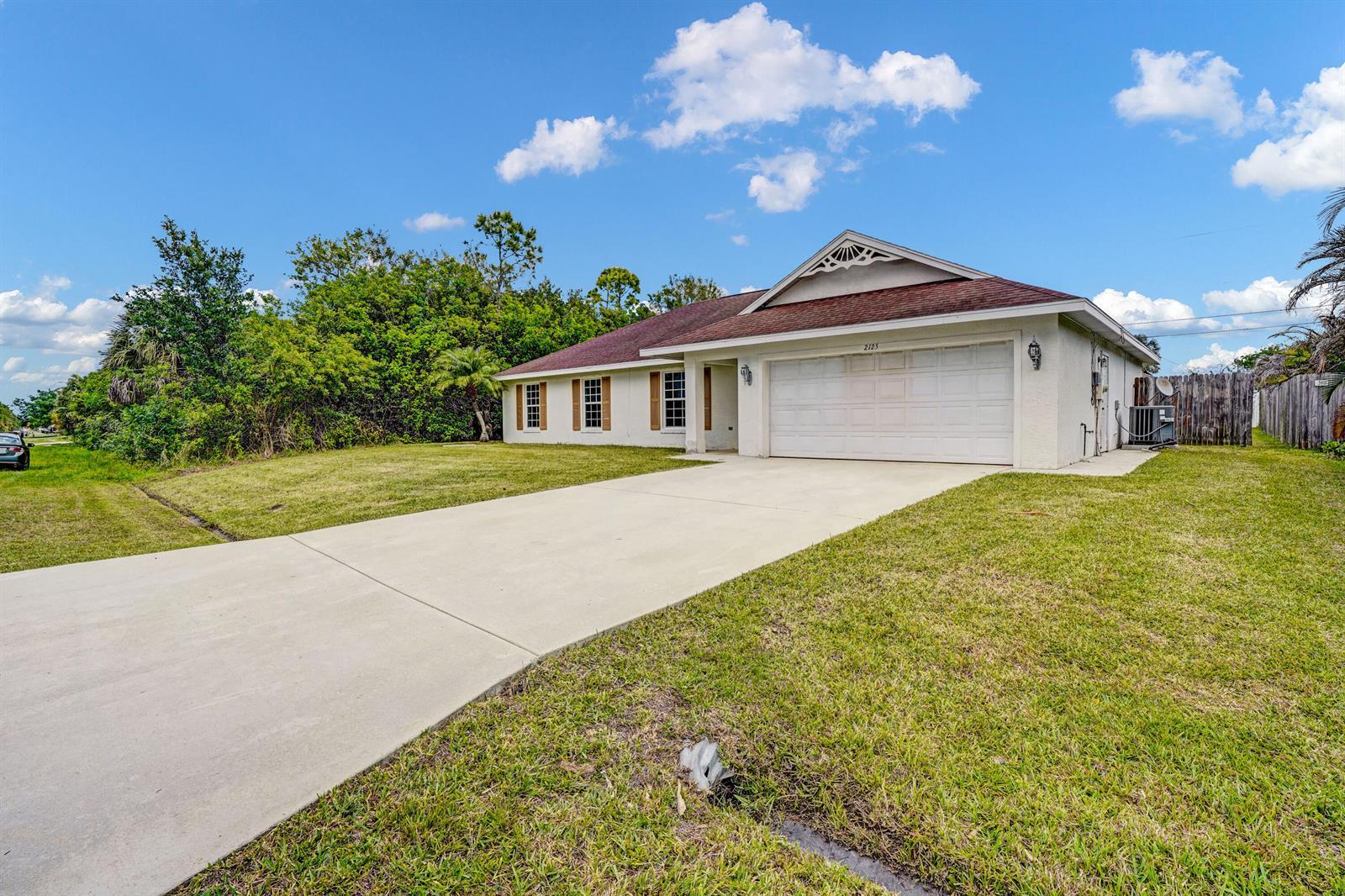 2125 SW Salvatierra Boulevard, Port St. Lucie FL 34987 photo 2