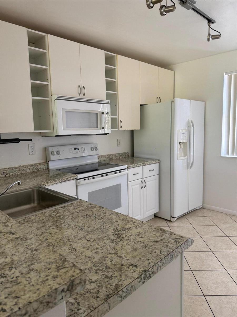5721 Riverside Drive, Coral Springs FL 33067 photo 5