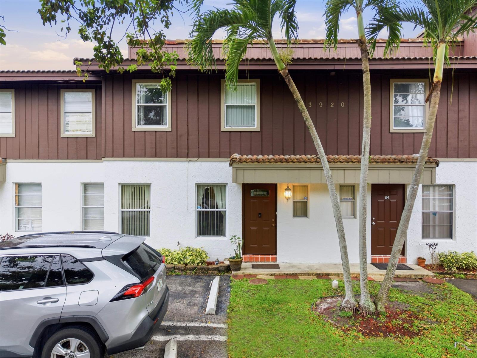 3920 Woodside Drive Apt 11, Coral Springs FL 33065 photo 3
