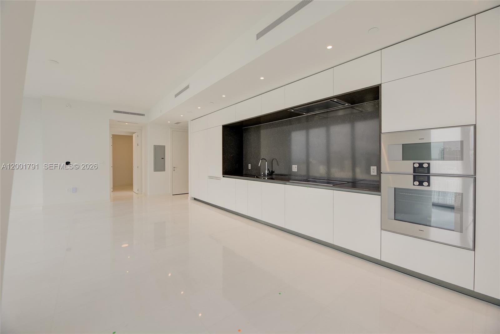 300 Biscayne Boulevard Way # 4708W, Miami FL 33131 photo 4