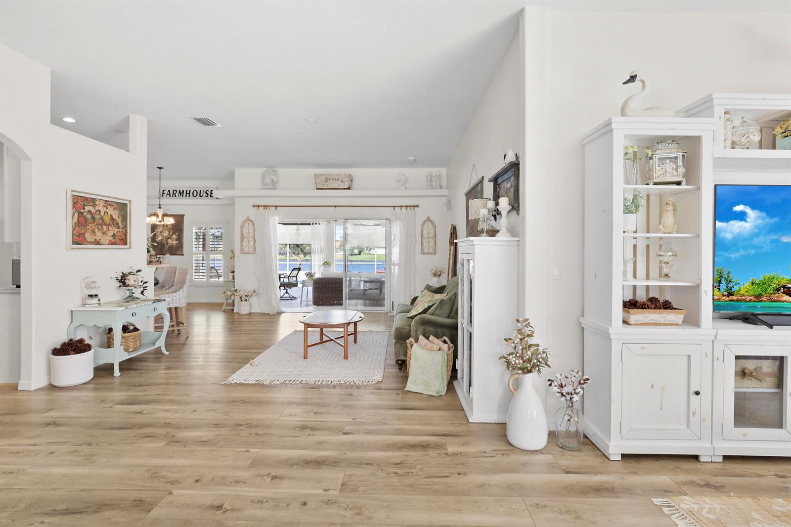 375 E Temple Ct Court SW, Vero Beach FL 32968 photo 4