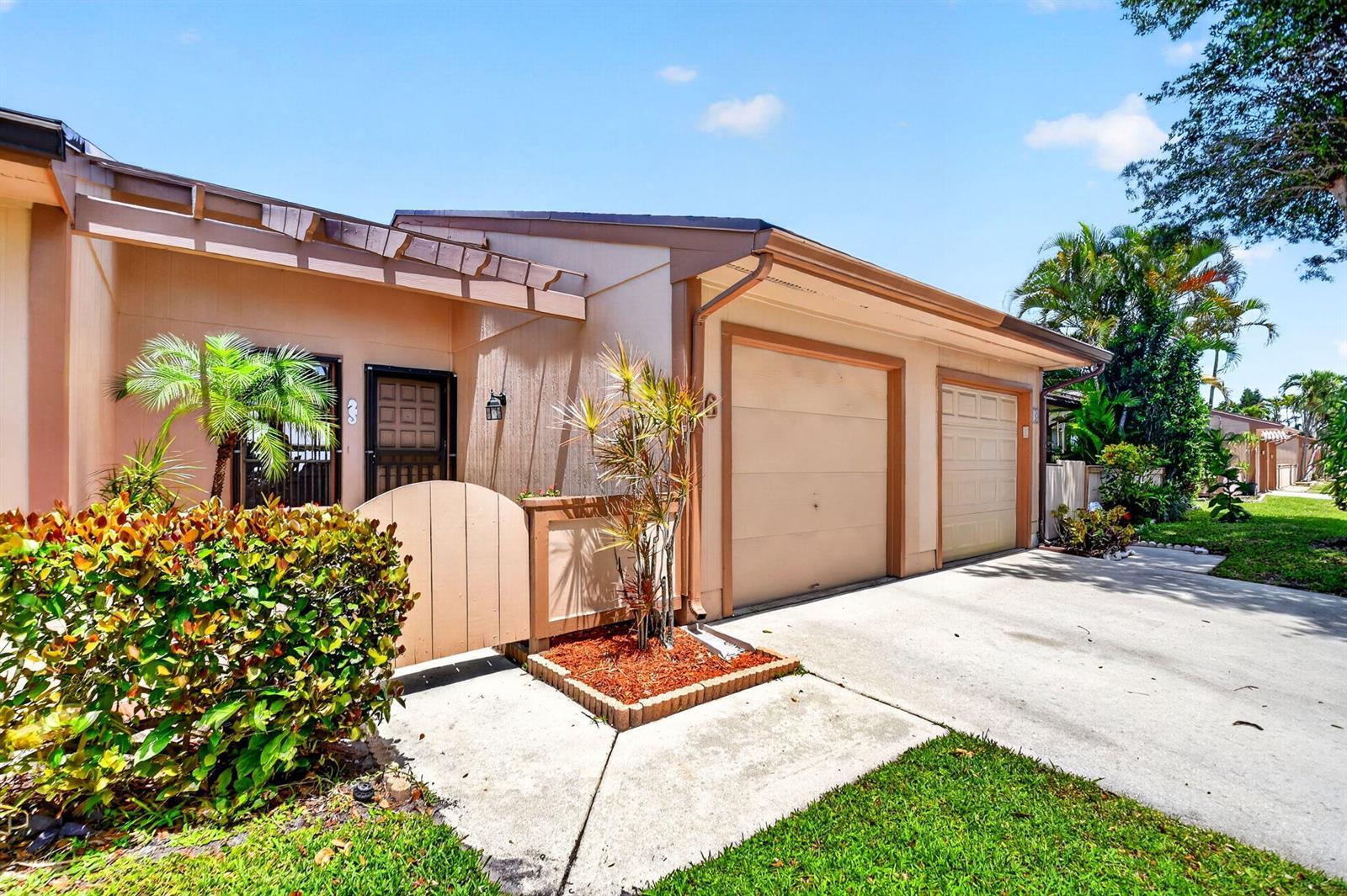6 Farnworth Drive, Boynton Beach FL 33426