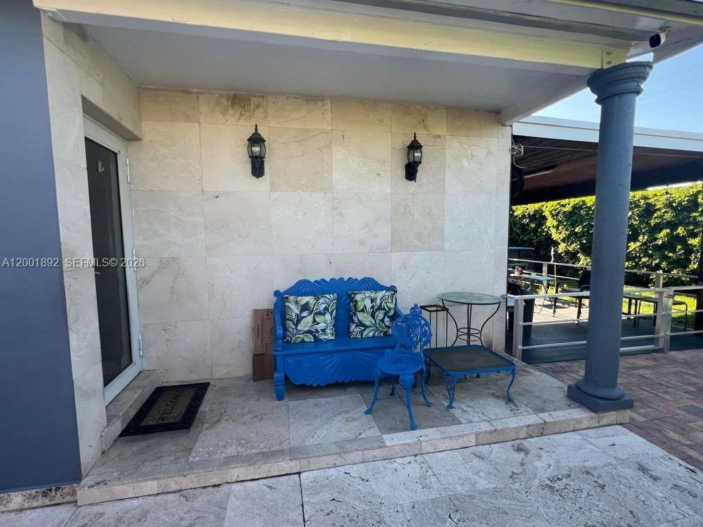 6900 SW 22nd St, Miami FL 33155 photo 2