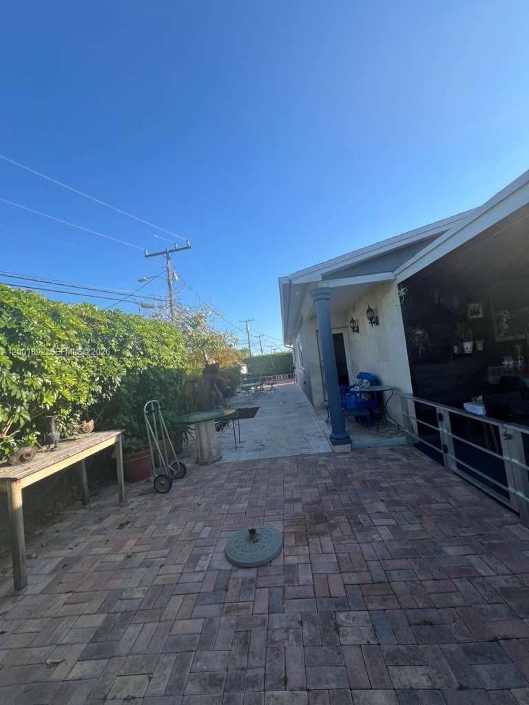 6900 SW 22nd St, Miami FL 33155 photo 3
