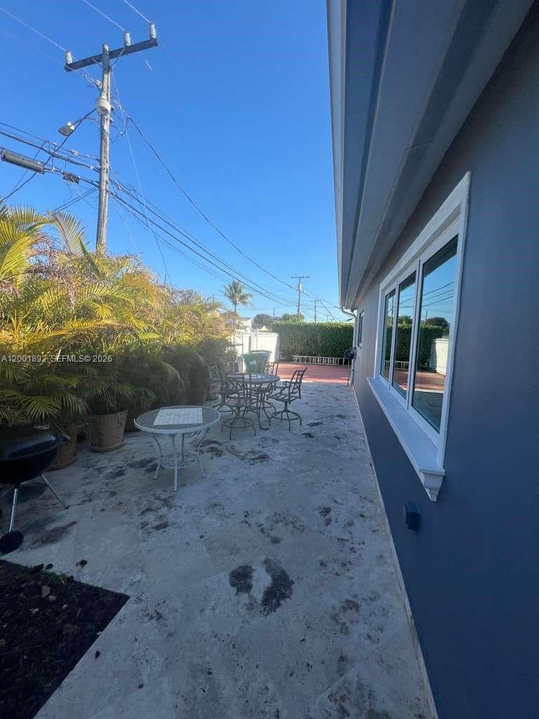 6900 SW 22nd St, Miami FL 33155 photo 4