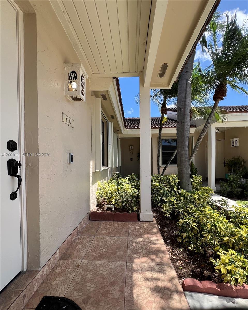 6109 NW 171st St, Hialeah FL 33015 photo 3
