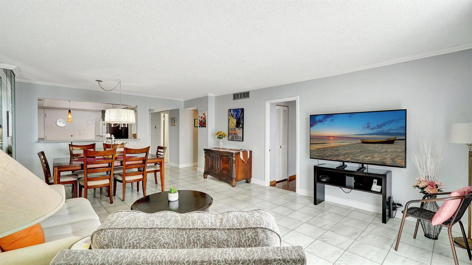 427 Golden Isles Drive # 5j, Hallandale Beach FL 33009 photo 2