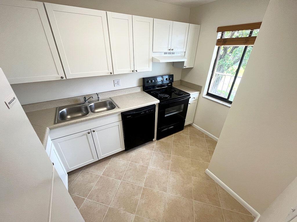 2828 Tennis Club Drive # 207, West Palm Beach FL 33417 photo 2