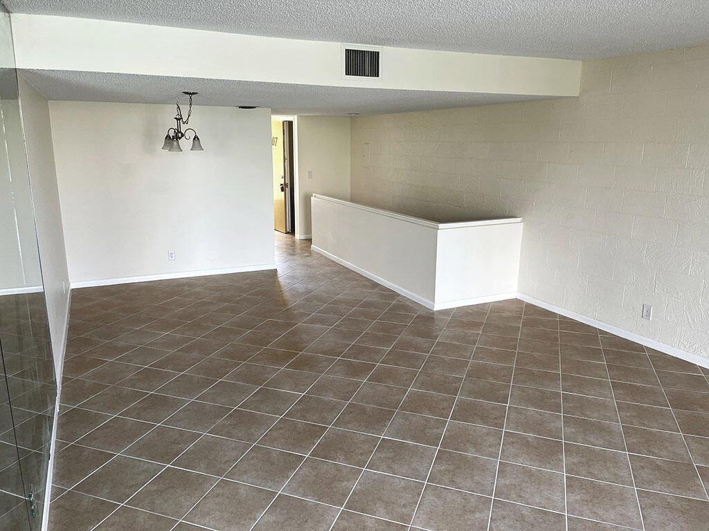 2828 Tennis Club Drive # 207, West Palm Beach FL 33417 photo 4
