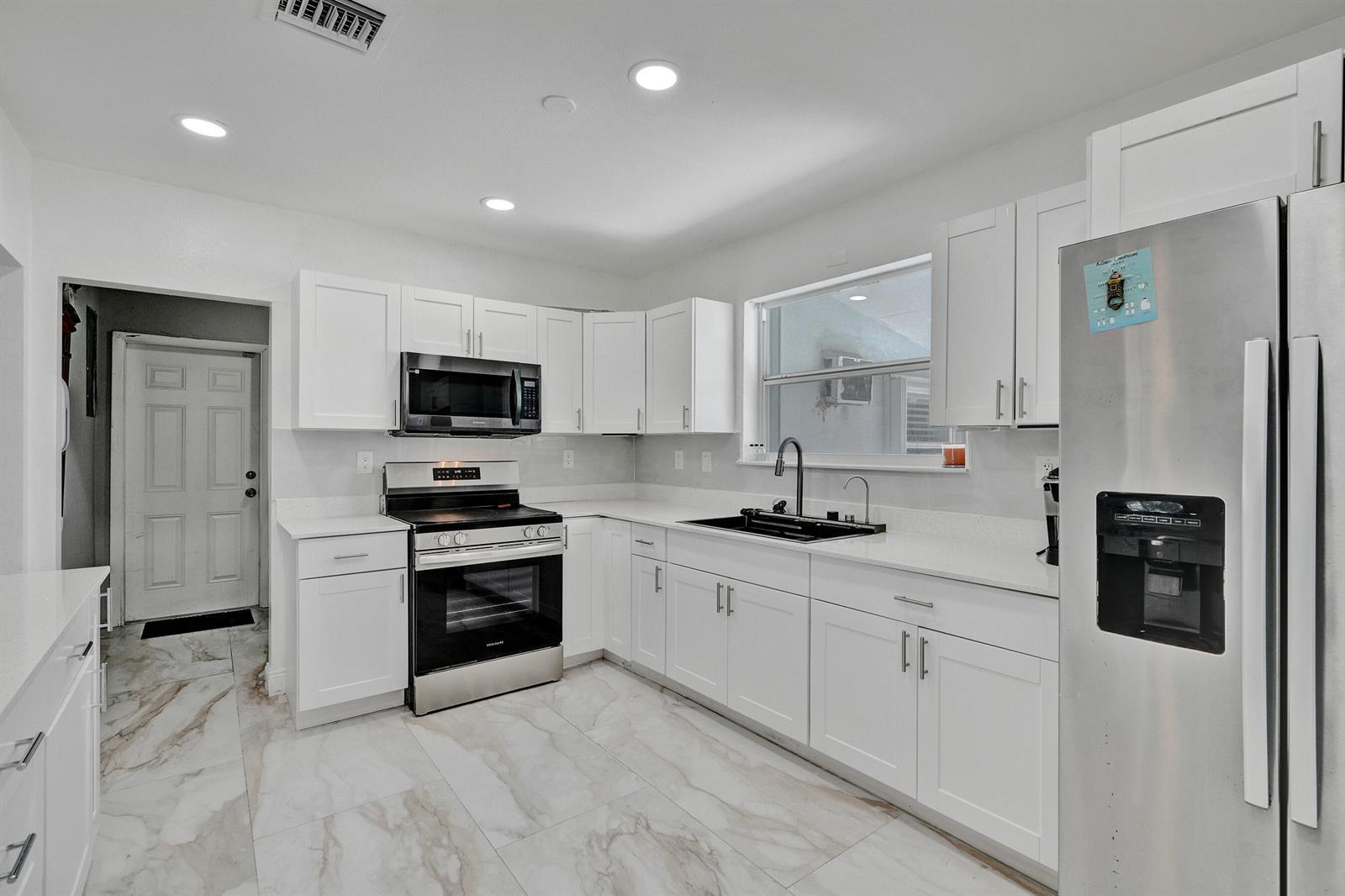 2320 NW 191st Terrace, Miami Gardens FL 33056 photo 4