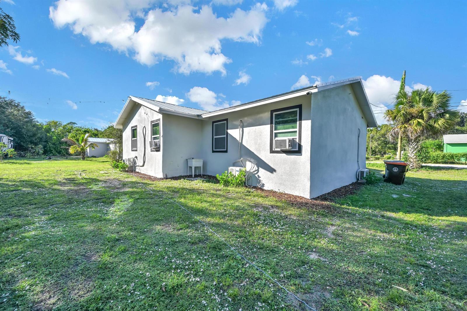 6385 86th Place, Vero Beach FL 32958 photo 2