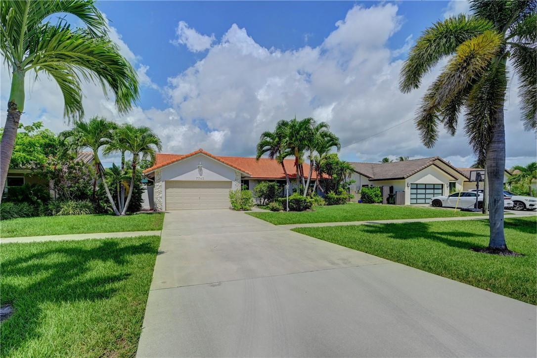 7743 W Country Club Boulevard, Boca Raton FL 33487 photo 3