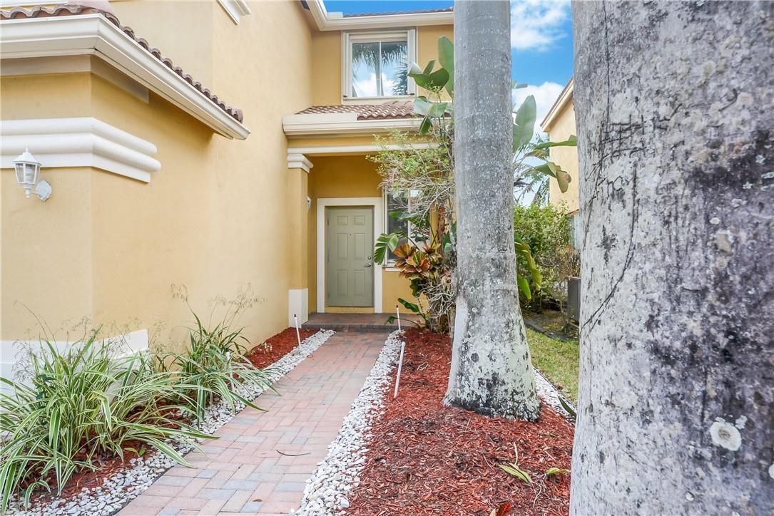 627 Conservation Drive, Weston FL 33327 photo 2