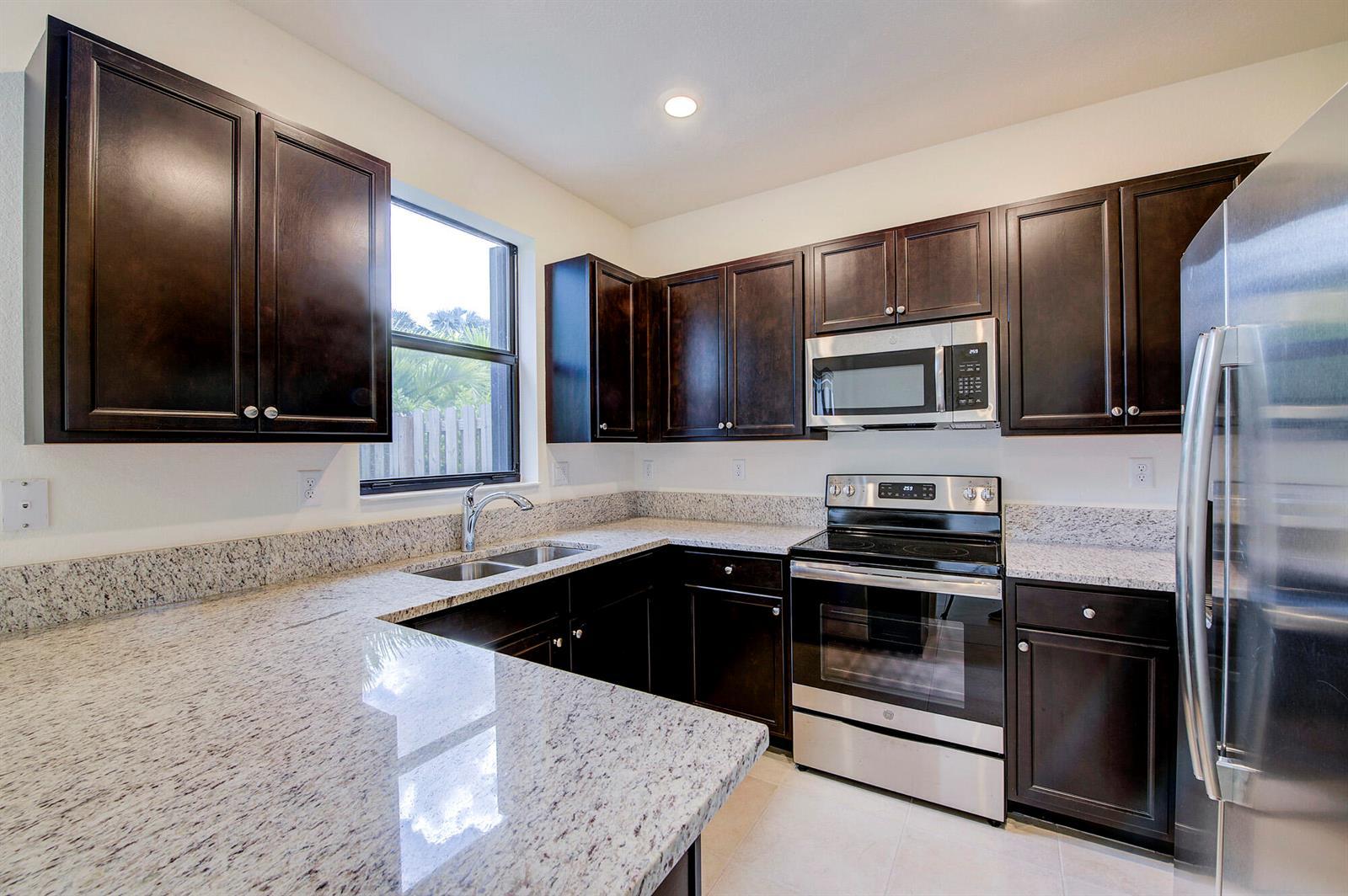 6574 S Anise Court, Davie FL 33314 photo 2