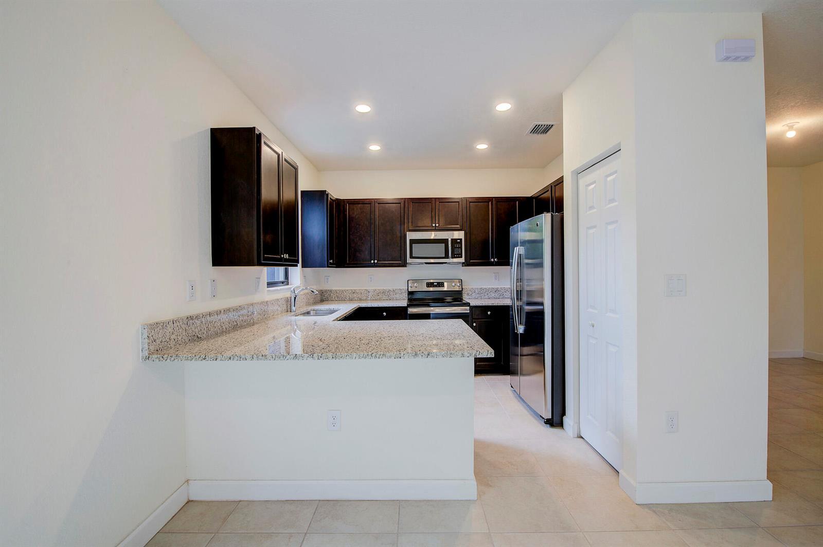 6574 S Anise Court, Davie FL 33314 photo 3