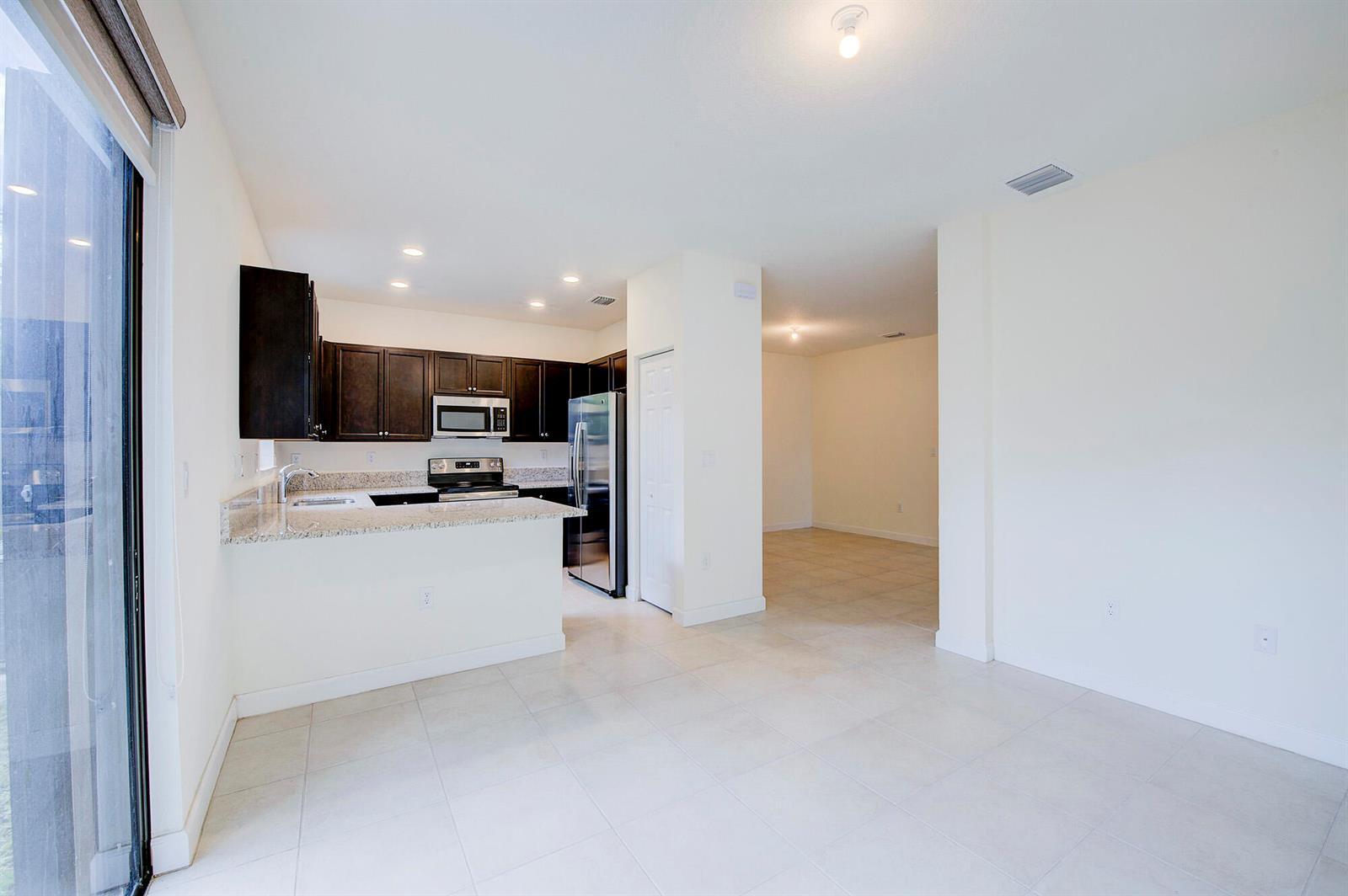 6574 S Anise Court, Davie FL 33314 photo 5