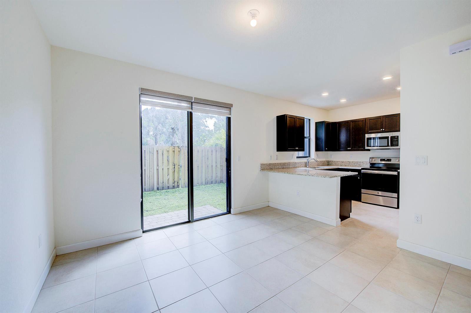 6574 S Anise Court, Davie FL 33314 photo 4