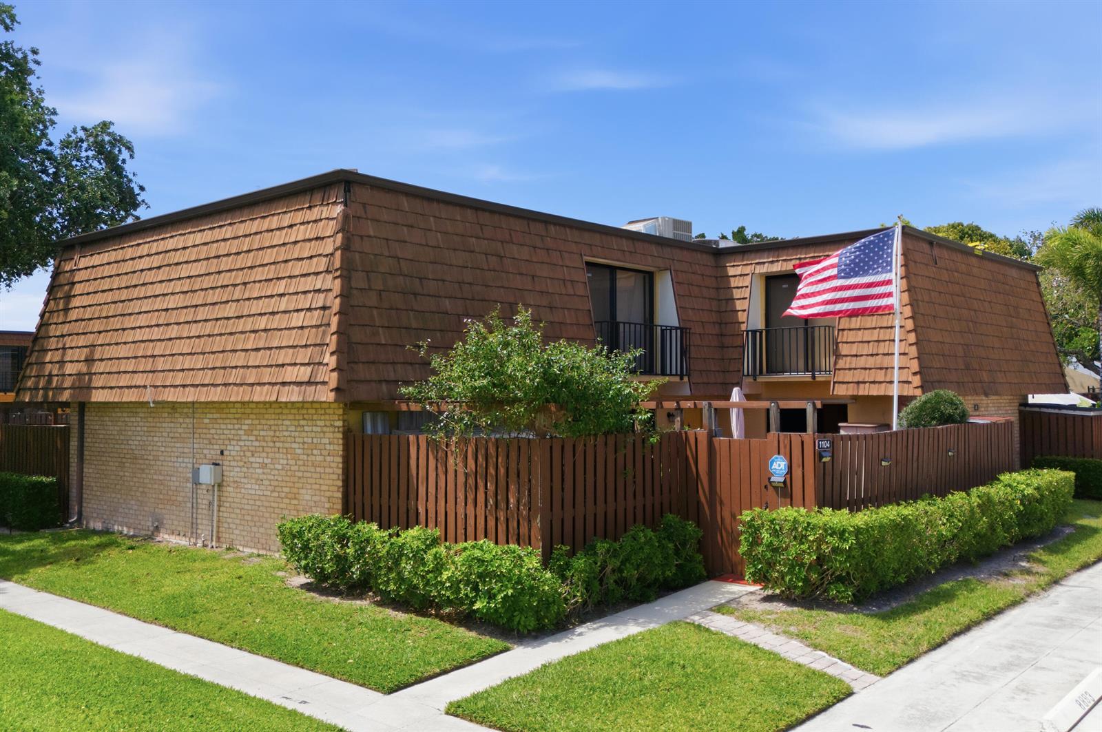 1104 11th, FL 33463 photo 2