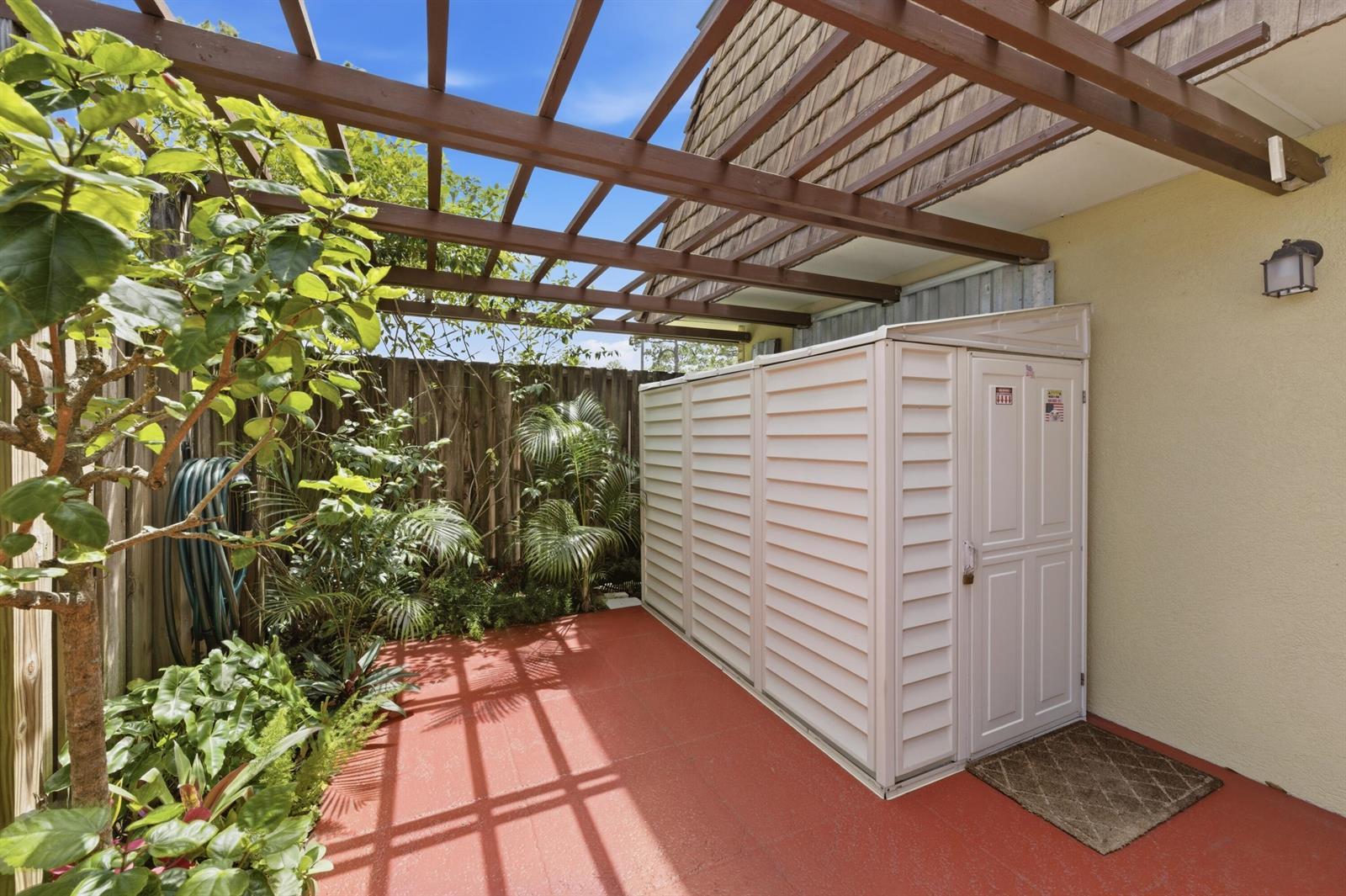 1104 11th, FL 33463 photo 5