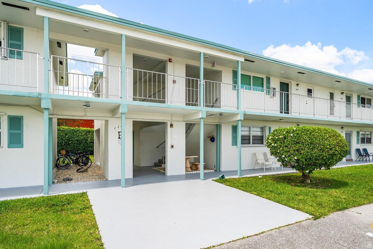 1117 Lake Terrace # 207, Boynton Beach FL 33426 photo 2