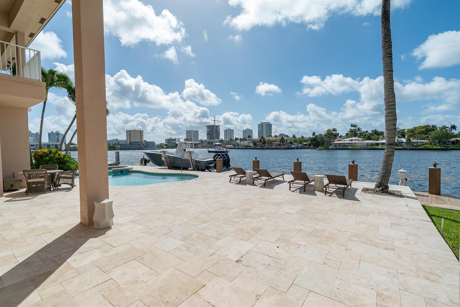 2500 SE 7th Drive, Pompano Beach FL 33062 photo 2
