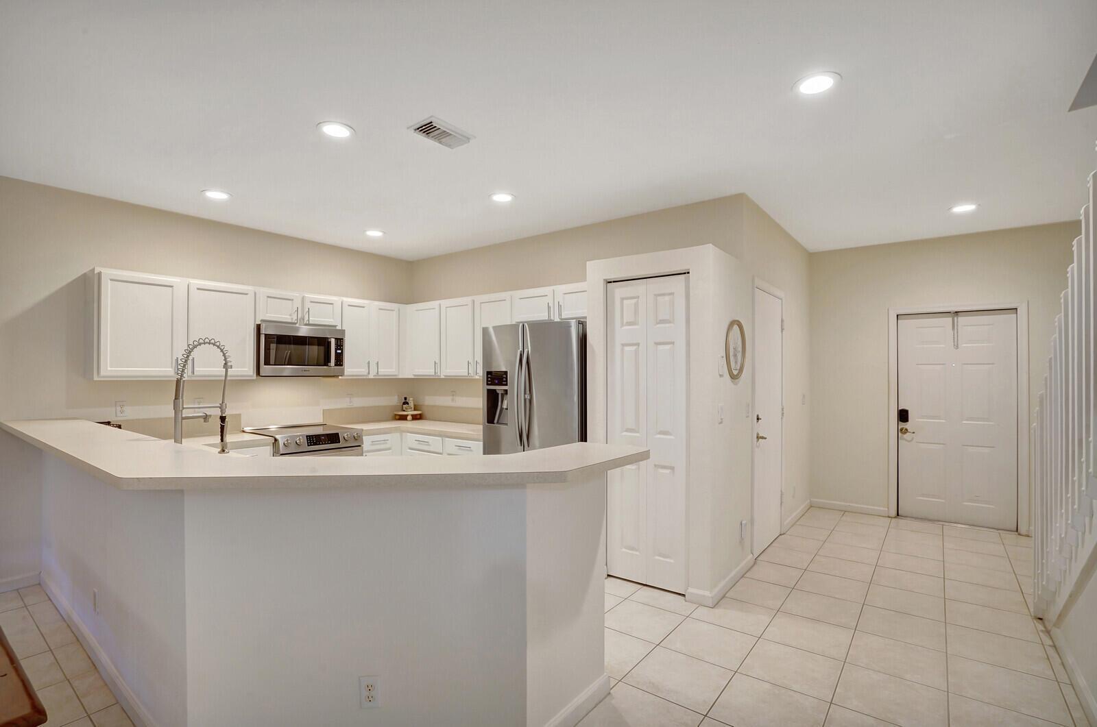 13428 Georgian Court, Wellington FL 33414 photo 3