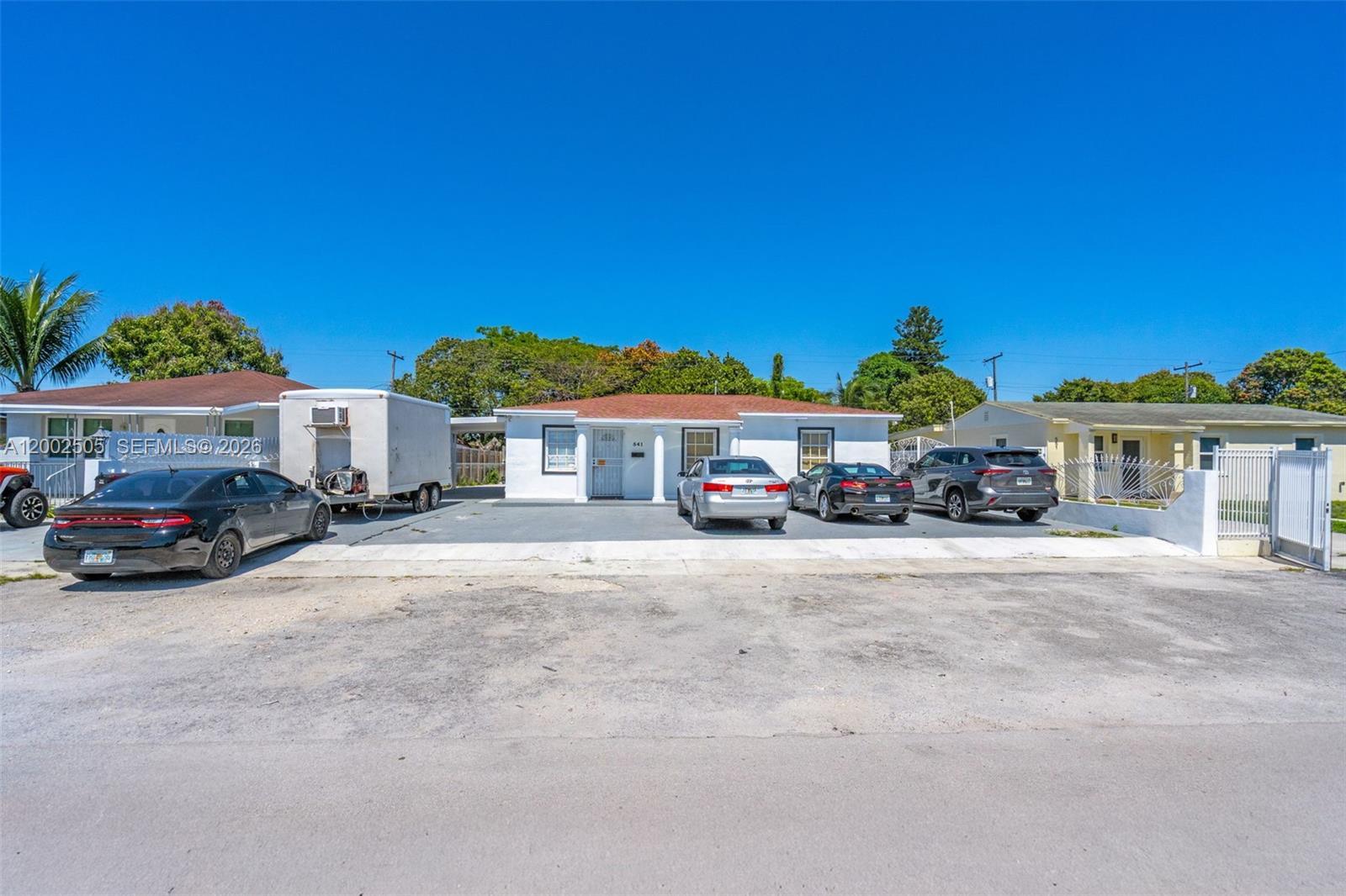 541 E 38th St, Hialeah FL 33013 photo 2