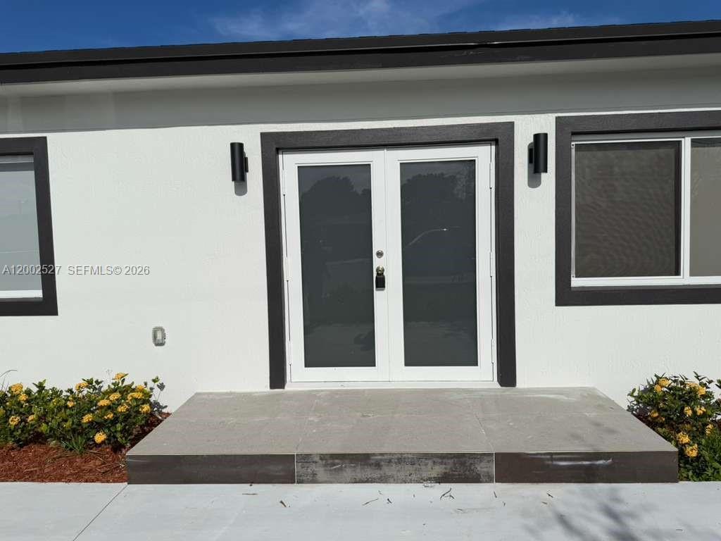 831 SE 9th Ave, Hialeah FL 33010 photo 2