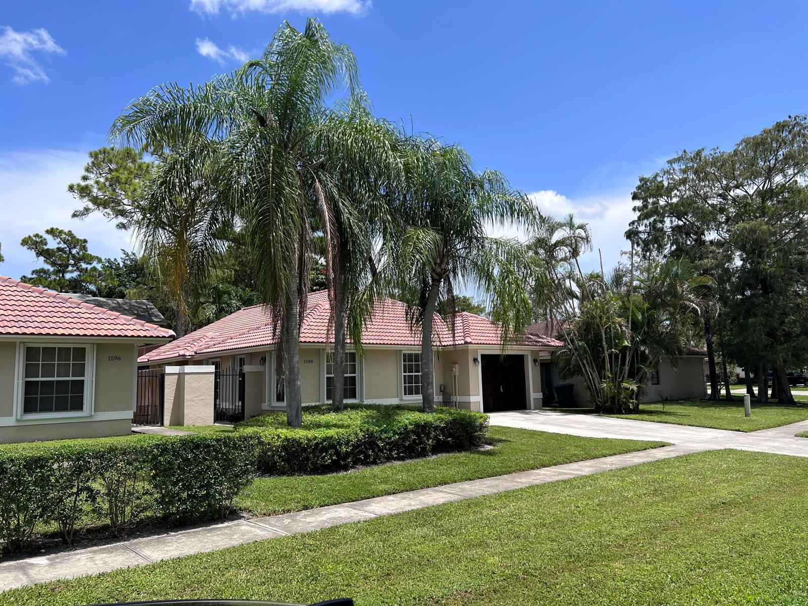 1598 Hawthorne Place, Wellington FL 33414 photo 2