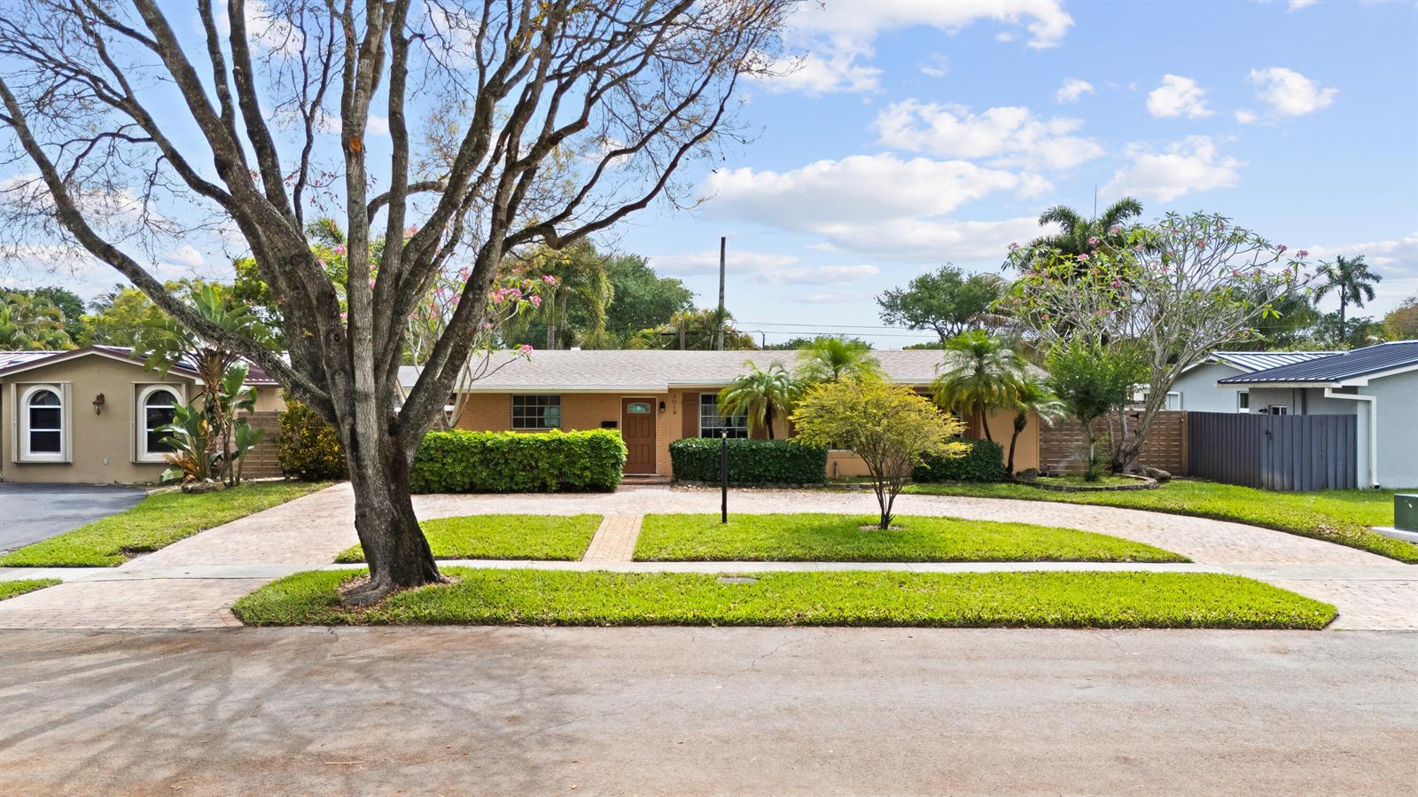 5018 SW 91st Terrace, Cooper City FL 33328 photo 2