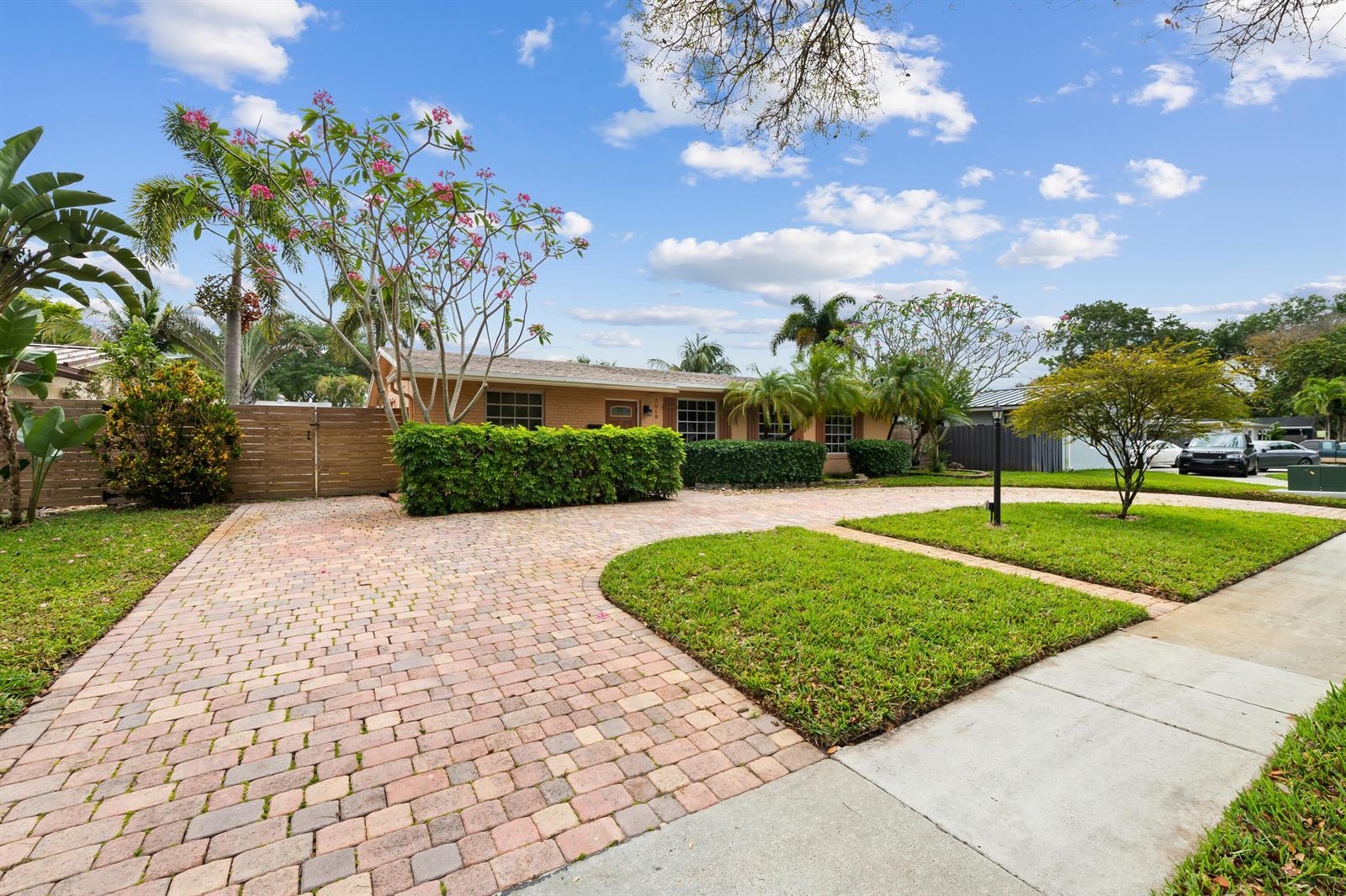 5018 SW 91st Terrace, Cooper City FL 33328