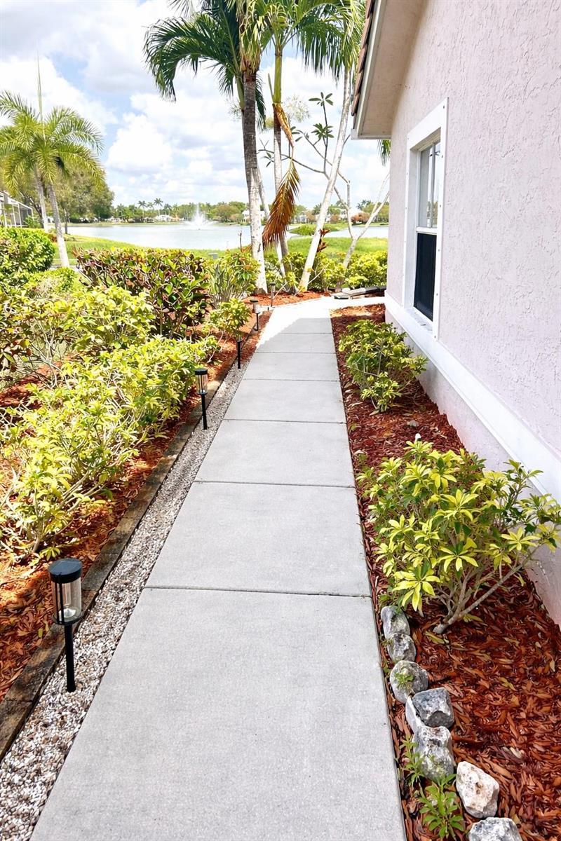 10614 Lake Shore Drive, Wellington FL 33414 photo 4