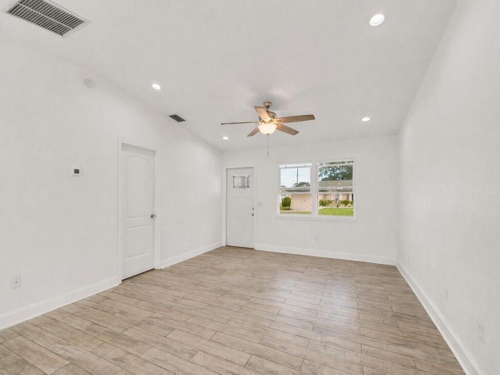 980 SW Connecticut Terrace, Port St. Lucie FL 34953 photo 5