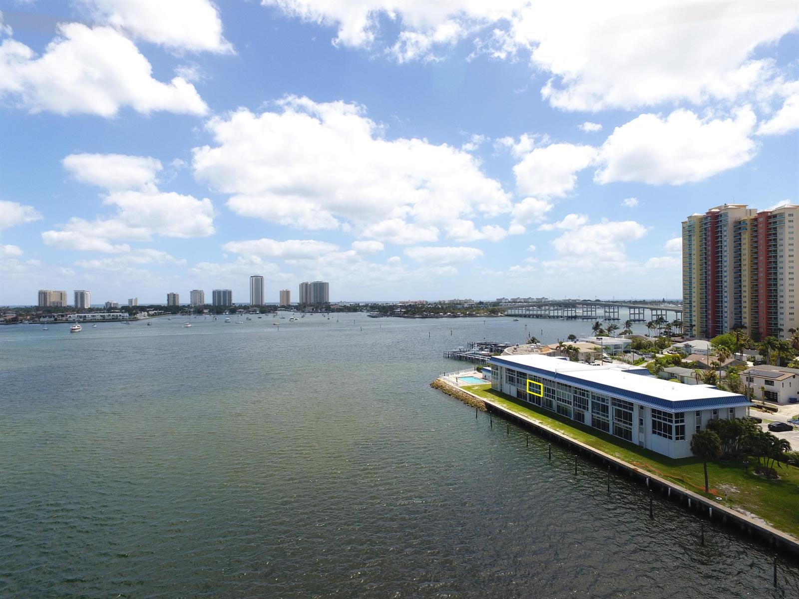 400 Wilma Circle # 207, Riviera Beach FL 33404