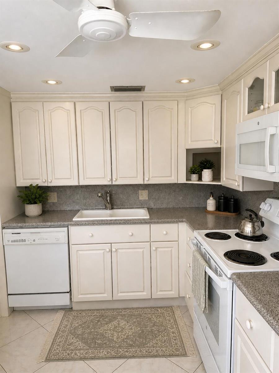 4037 Guildford C, Boca Raton FL 33434
