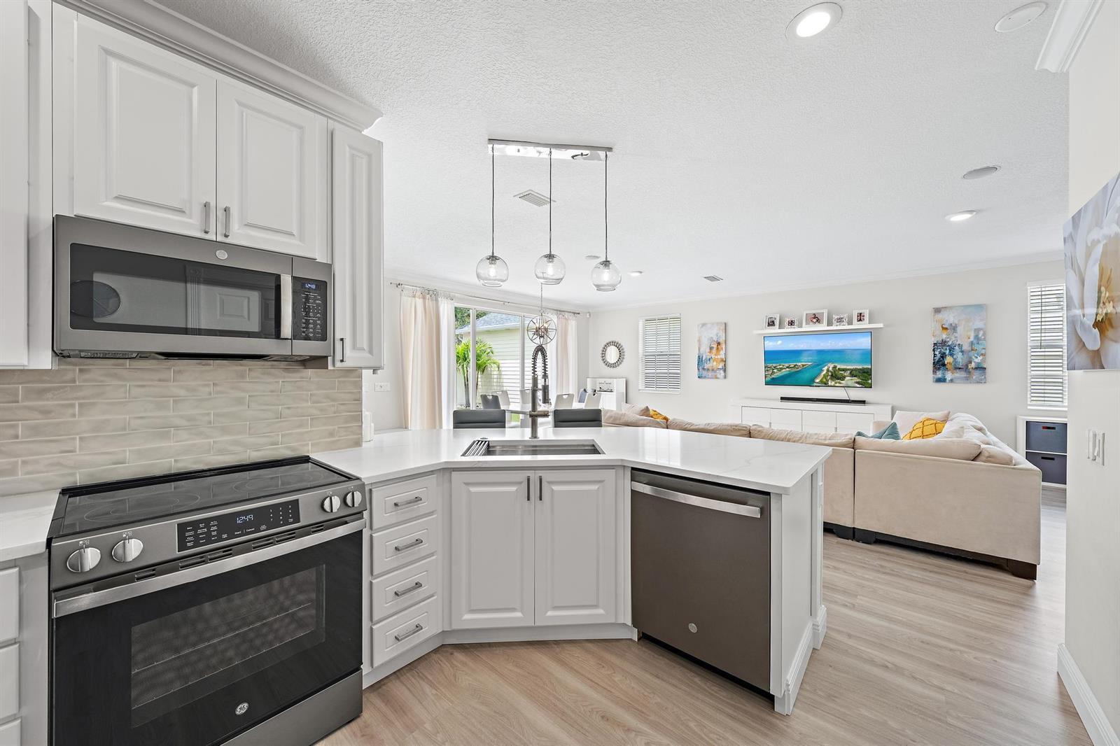 166 Honeysuckle Drive, Jupiter FL 33458 photo 5