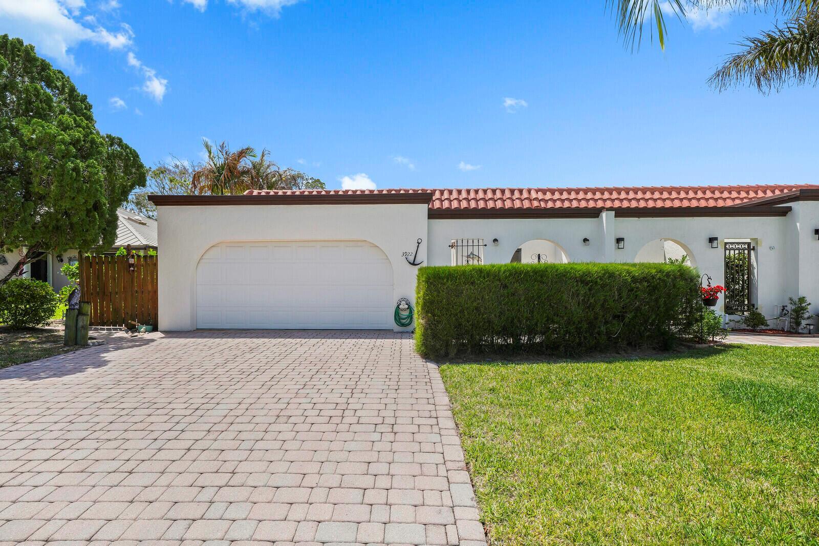 3922 SE Fairway W, Stuart FL 34997 photo 2