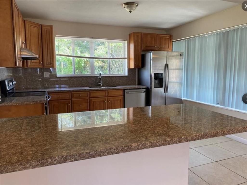 7821 NW 14th Street, Pembroke Pines FL 33024 photo 2