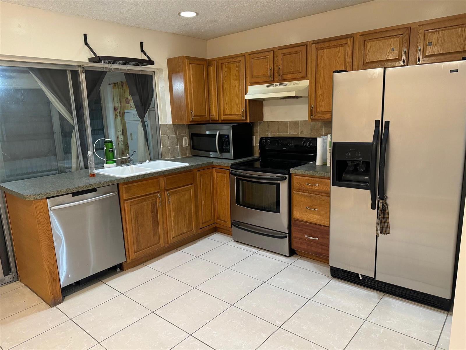 4564 NW 16th Avenue, Tamarac FL 33309 photo 2