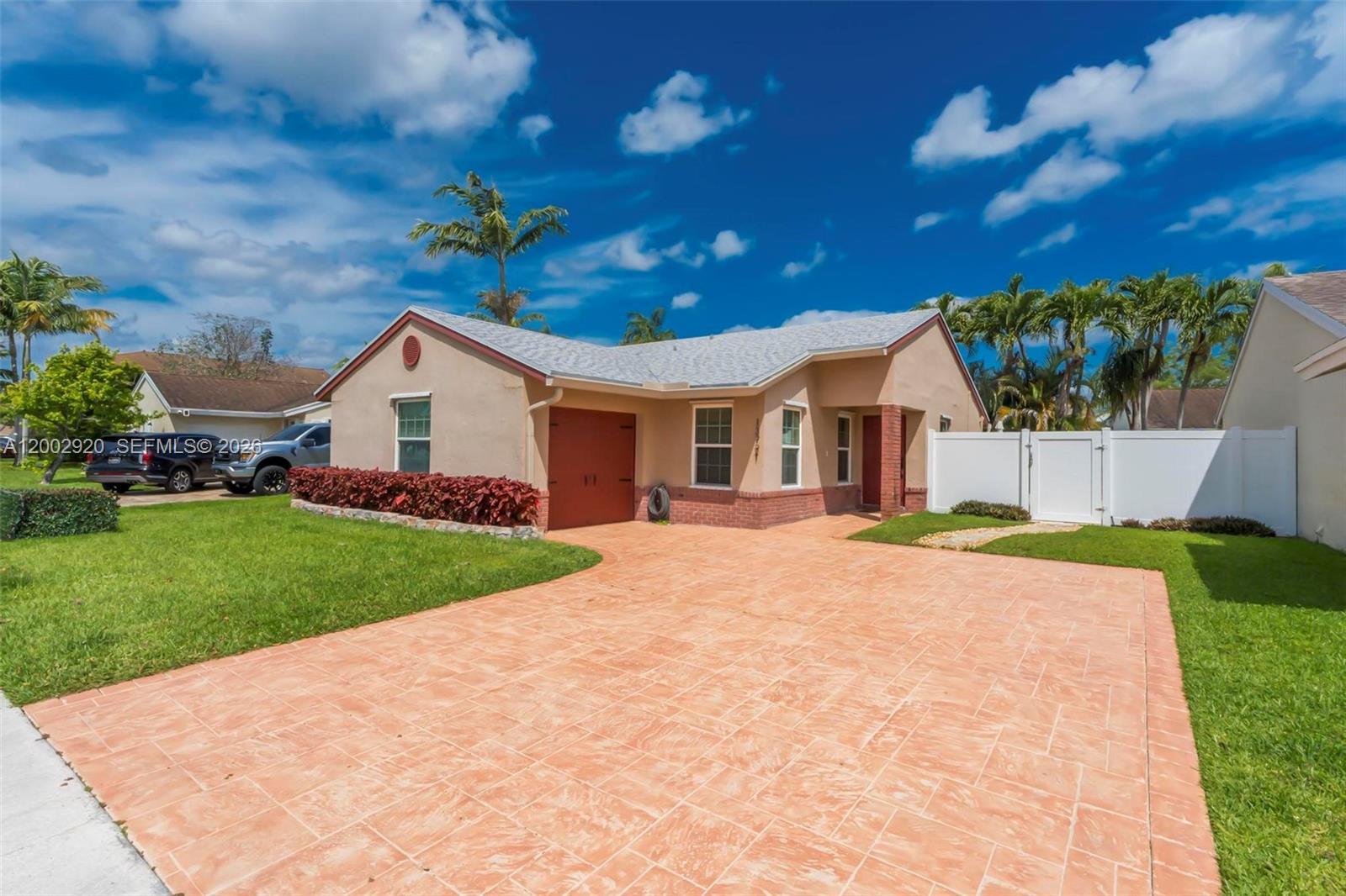 13721 Oak Ridge Dr, Davie FL 33325