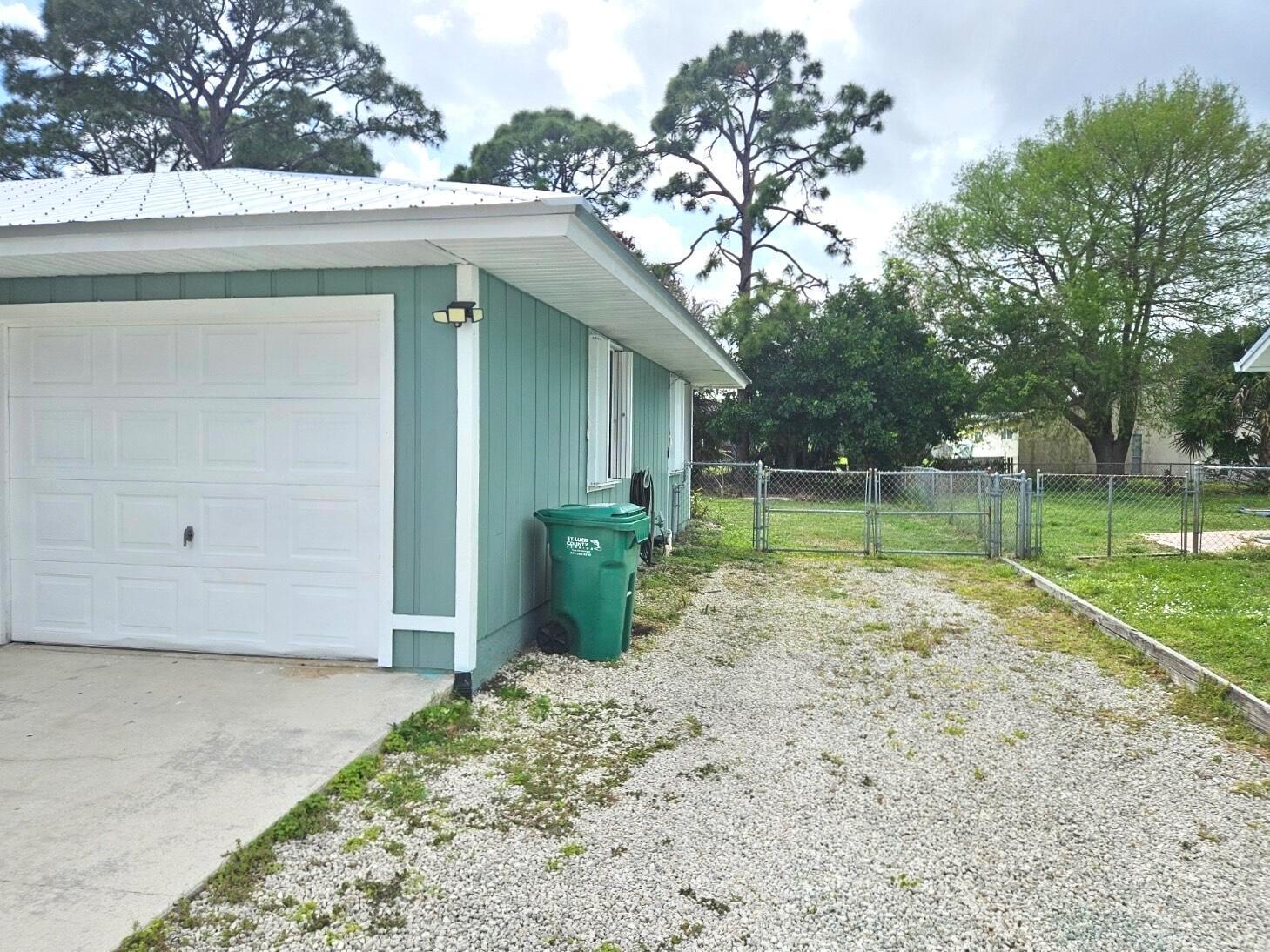 6105 Spruce Drive, Fort Pierce FL 34982 photo 2