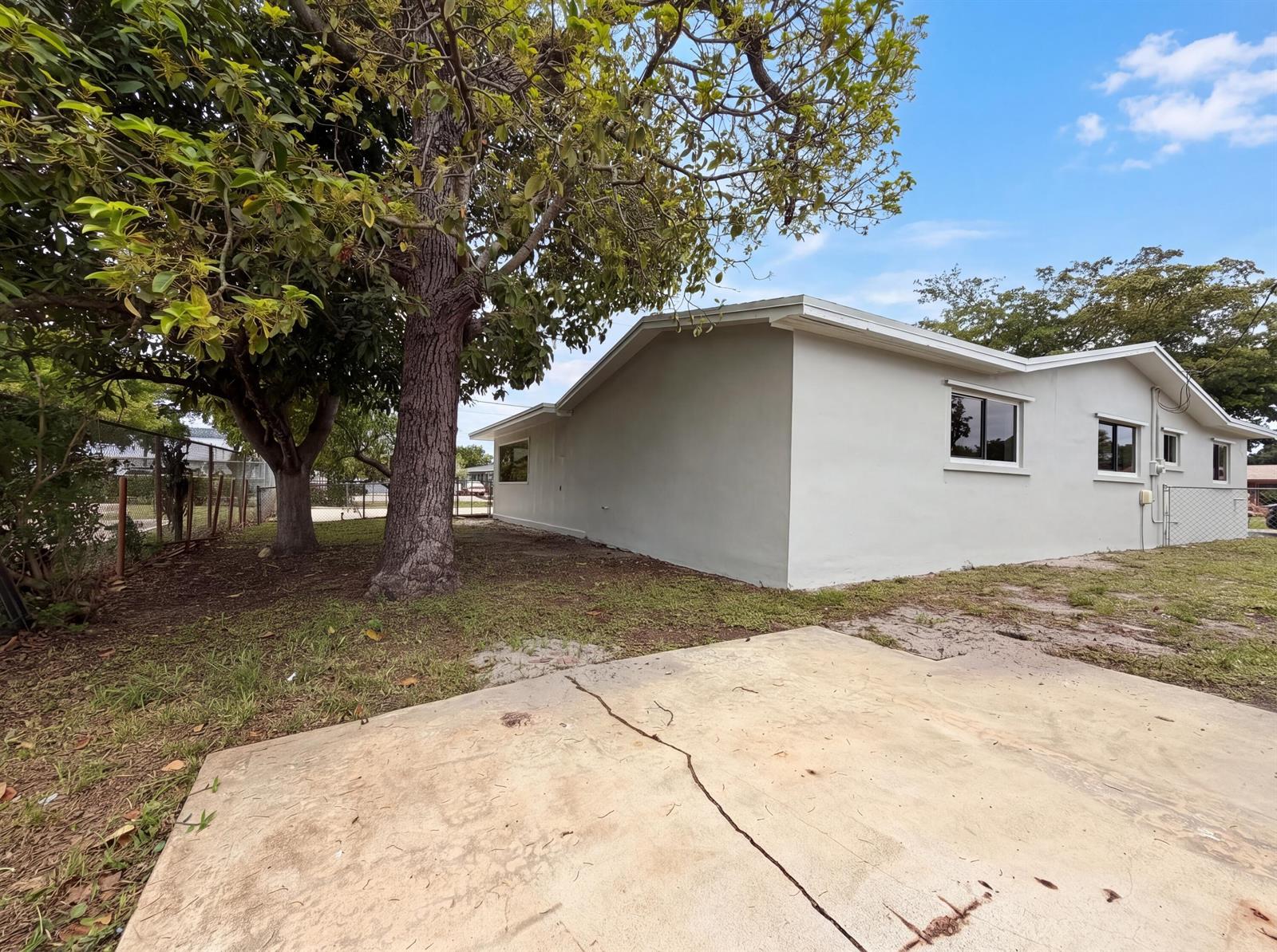 820 NW 78th Avenue, Pembroke Pines FL 33024 photo 5