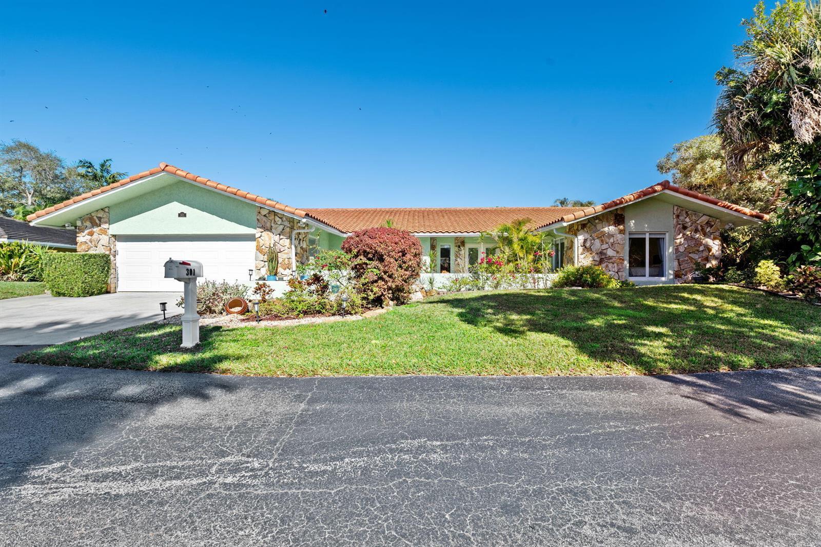 301 Jacaranda Drive, Plantation FL 33324 photo 2