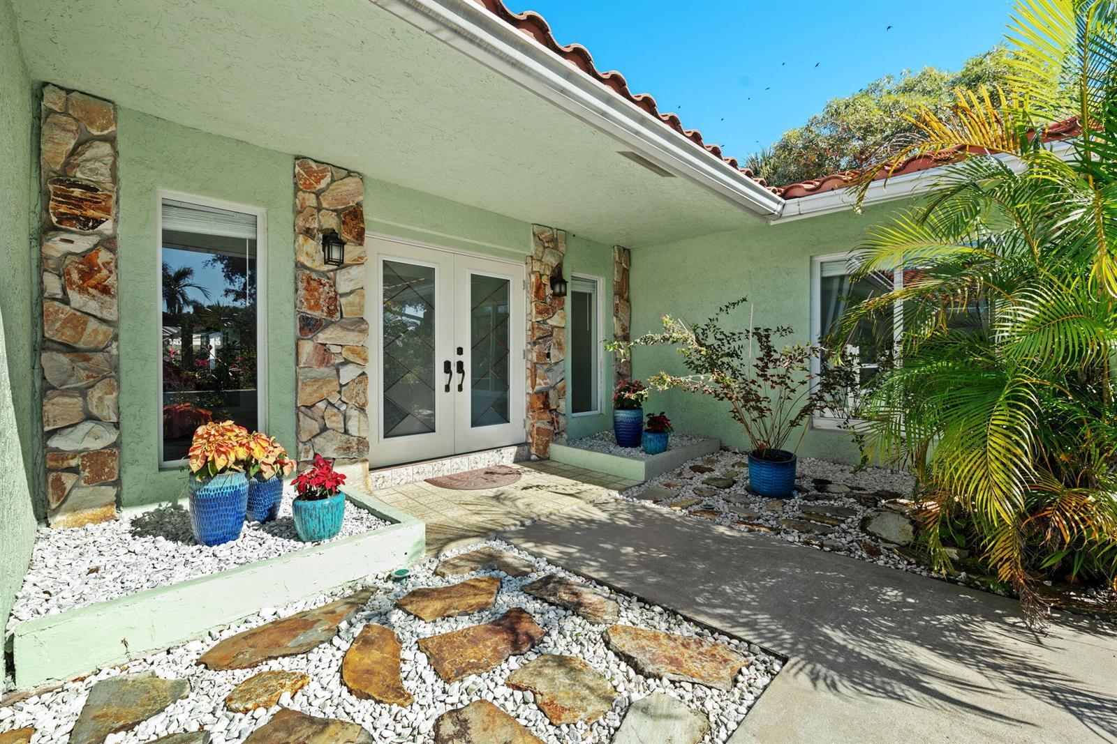 301 Jacaranda Drive, Plantation FL 33324 photo 3