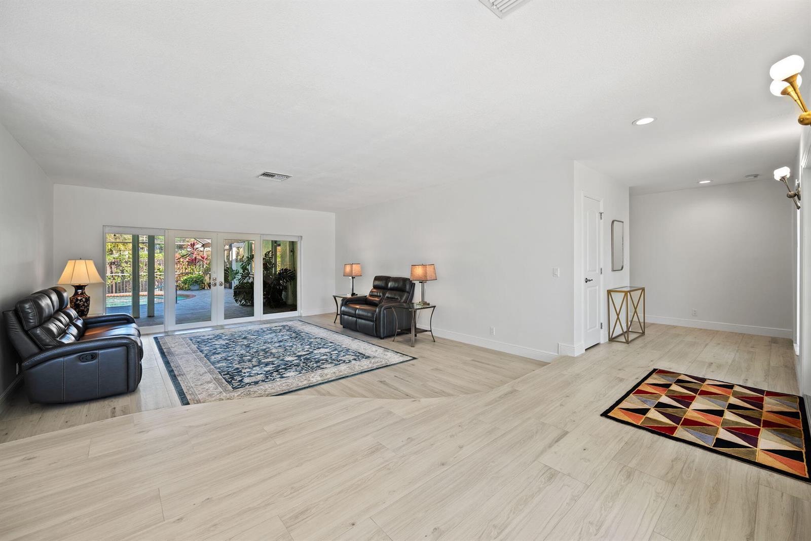 301 Jacaranda Drive, Plantation FL 33324 photo 4