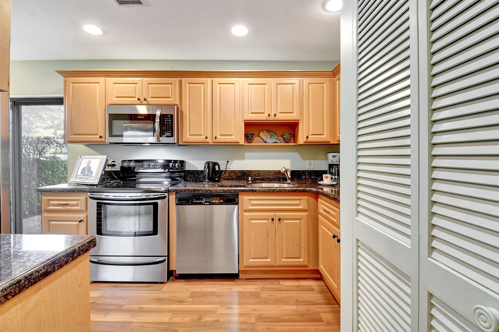 15 Stratford Drive # A, Boynton Beach FL 33436 photo 4